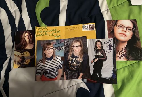 Lisa Loeb autograph